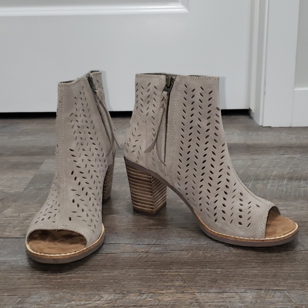 Toms- zip up booties